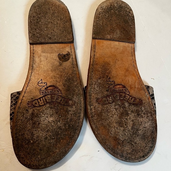 Freebird by Steven Golden Sz 8 Snakeskin Slide Sandals - Picture 8 of 10